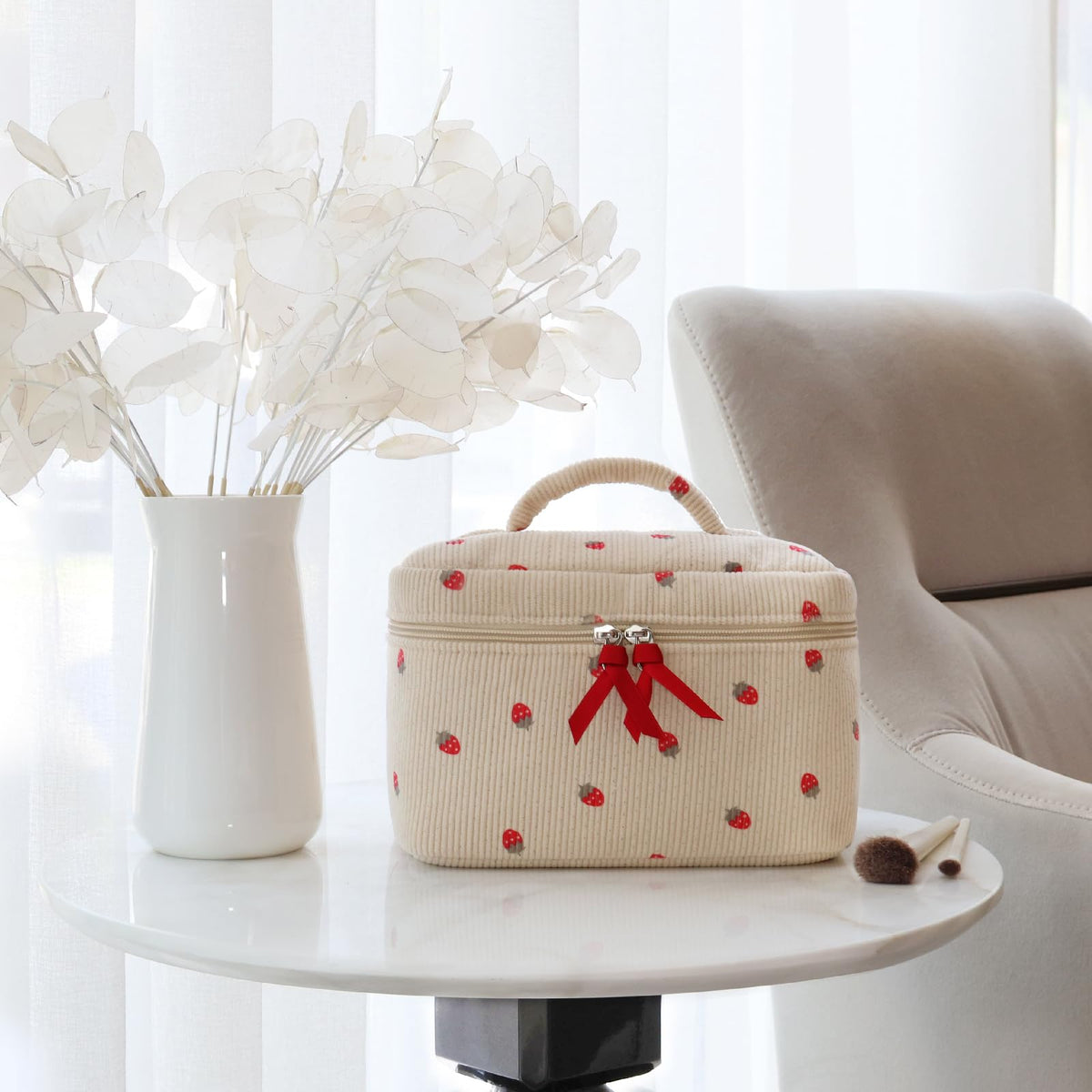 Prite multi-purpose cosmetics bag suitable as travel or daily organizer.