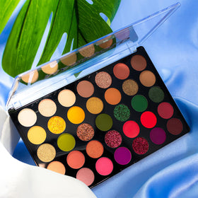 Profusion Marigold palette being used to create a look demonstration.