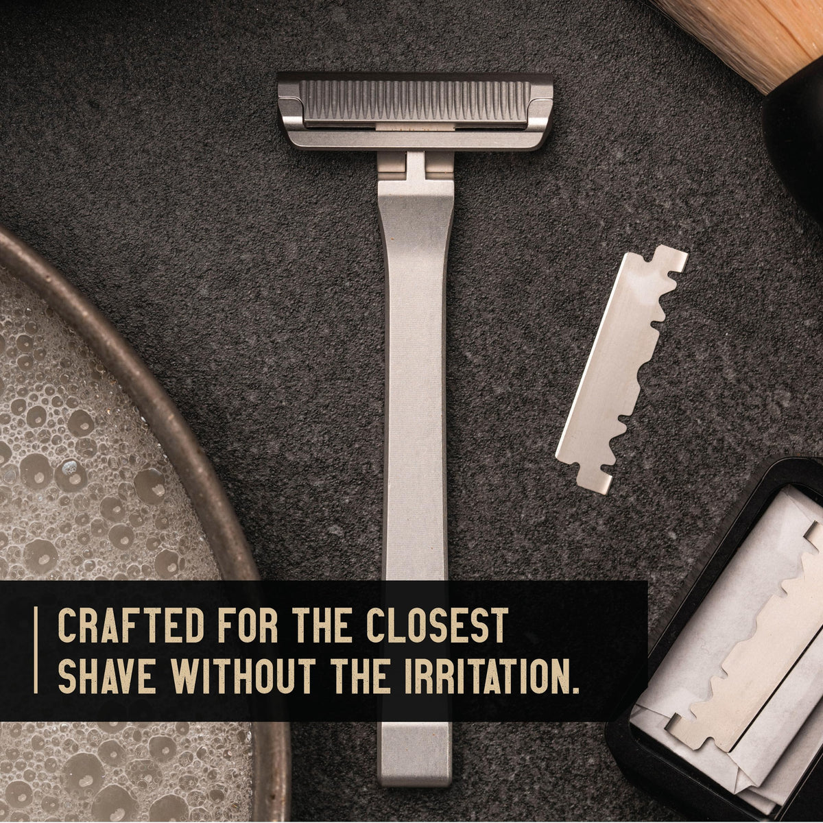 Easy blade changes on the PROOF Select razor thanks to the magnetic cap