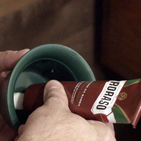 Proraso brand heritage meets premium gift kit aesthetics.