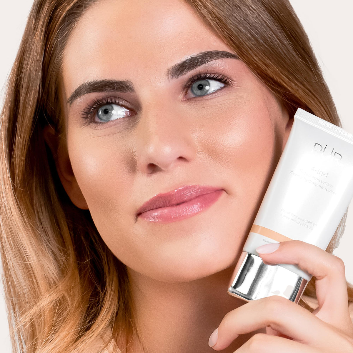 Pur Minerals 4-in-1 bottle cap close-up highlights user-friendly design