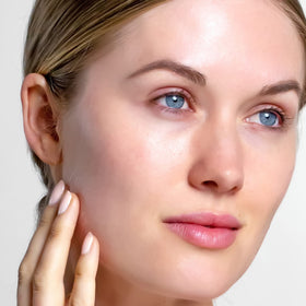Pur Minerals Forever Clean butterfly bush extract enriches antioxidant-rich cleansing.