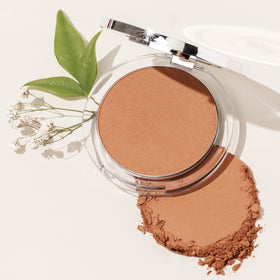 PÜR MINERALS Glow Illuminating Bronzer brush-ready application for seamless blending