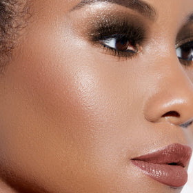 PÜR MINERALS Glow Illuminating Bronzer on cheek for subtle contour and warmth