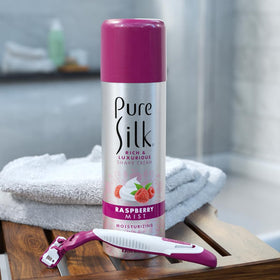 Pure Silk Contour 3 triple-blade close-up for smooth shave