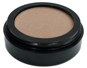 Pure Ziva Sand Beige lid application as a neutral base for daily looks