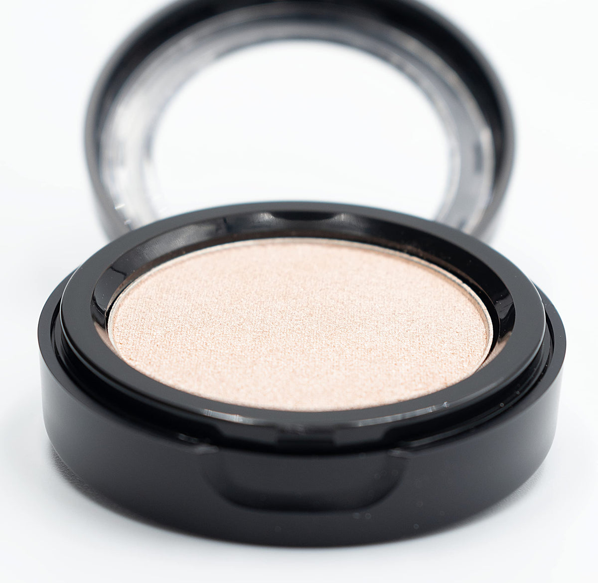 Pure Ziva single pan close-up texture highlights easy blend and buildable color.