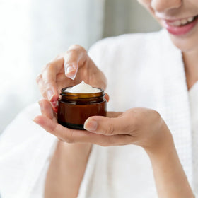 Qeirudu travel-ready 2oz jar for lotions and creams