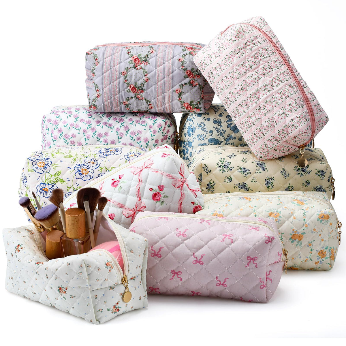 Qinyoung floral-quilted-makeup-bag-set-7 lightweight and breathable for daily carry.