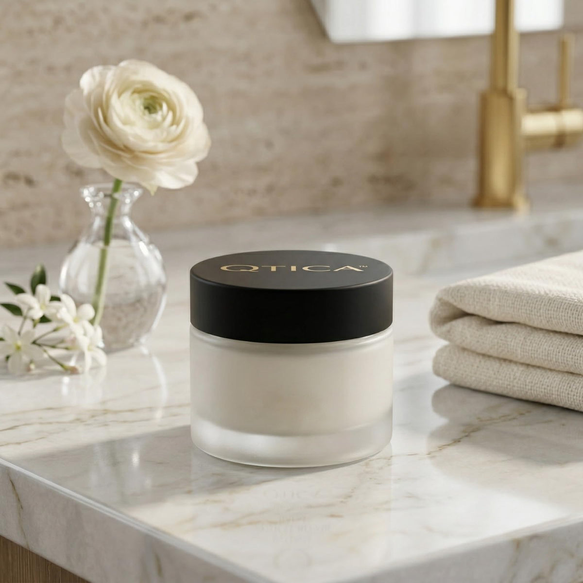 QTICA balm's subtle fragrance makes daily use pleasant.