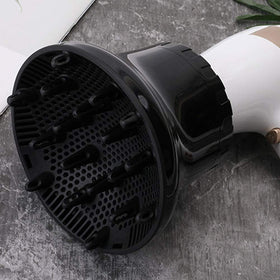 Quivorant rotary-elastic diffuser with locking button for secure use