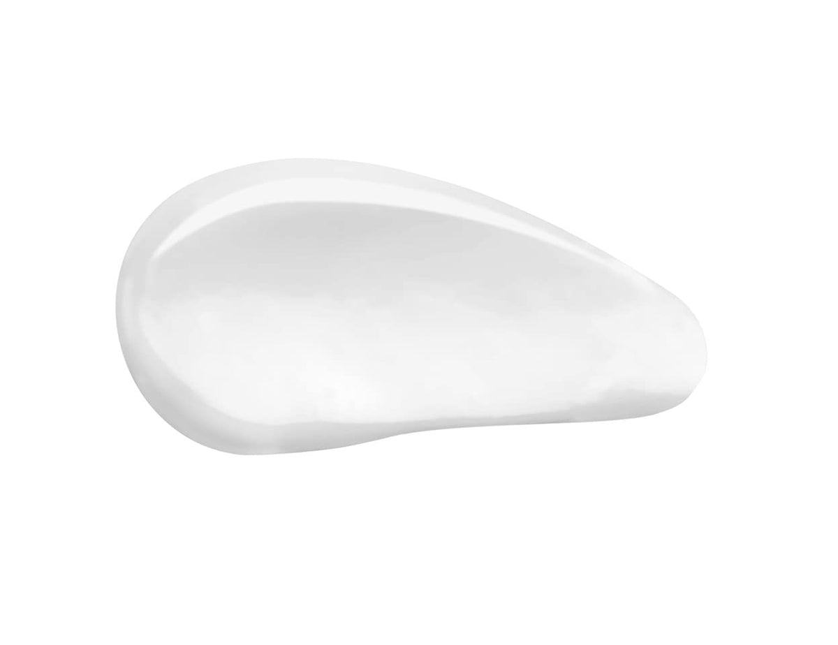 BLEU conditioner application scene demonstrating smooth detangling in hair