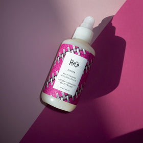 R+Co Zipper scent Dark Waves delivers a warm, signature fragrance.