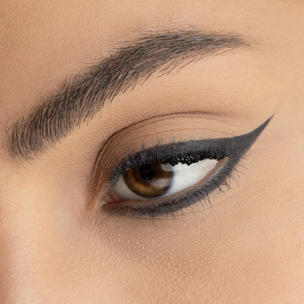 Radiant Professional Eyeliner Pencil Pure Grey 02 swatch on skin for long-lasting color