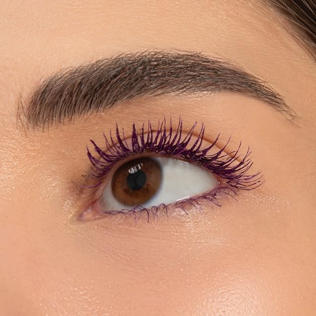 Radiant Professional Mascara triple brush demonstrates definition and volume with precise application.