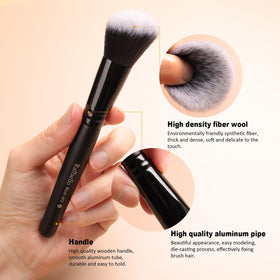 Raffaello foundation brush for a smooth, even base application