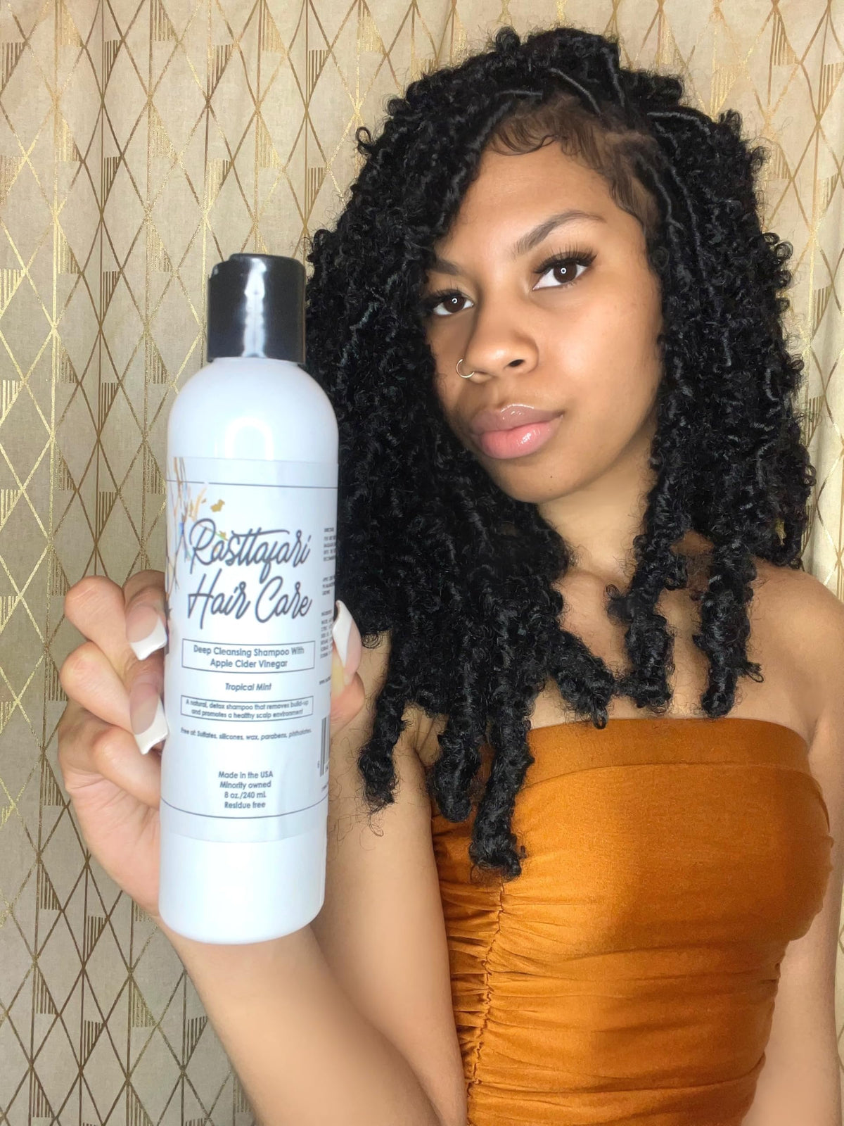 Rasttafari Locs ACV Shampoo pour enables easy weekly detox application.