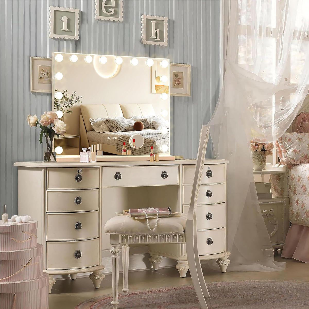 Ratsamee vanity mirror with 18 dimmable bulbs for customizable brightness during routines.