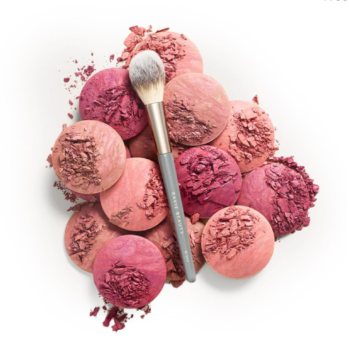 Ravie Beauty close-up dense bristles for pigment pickup