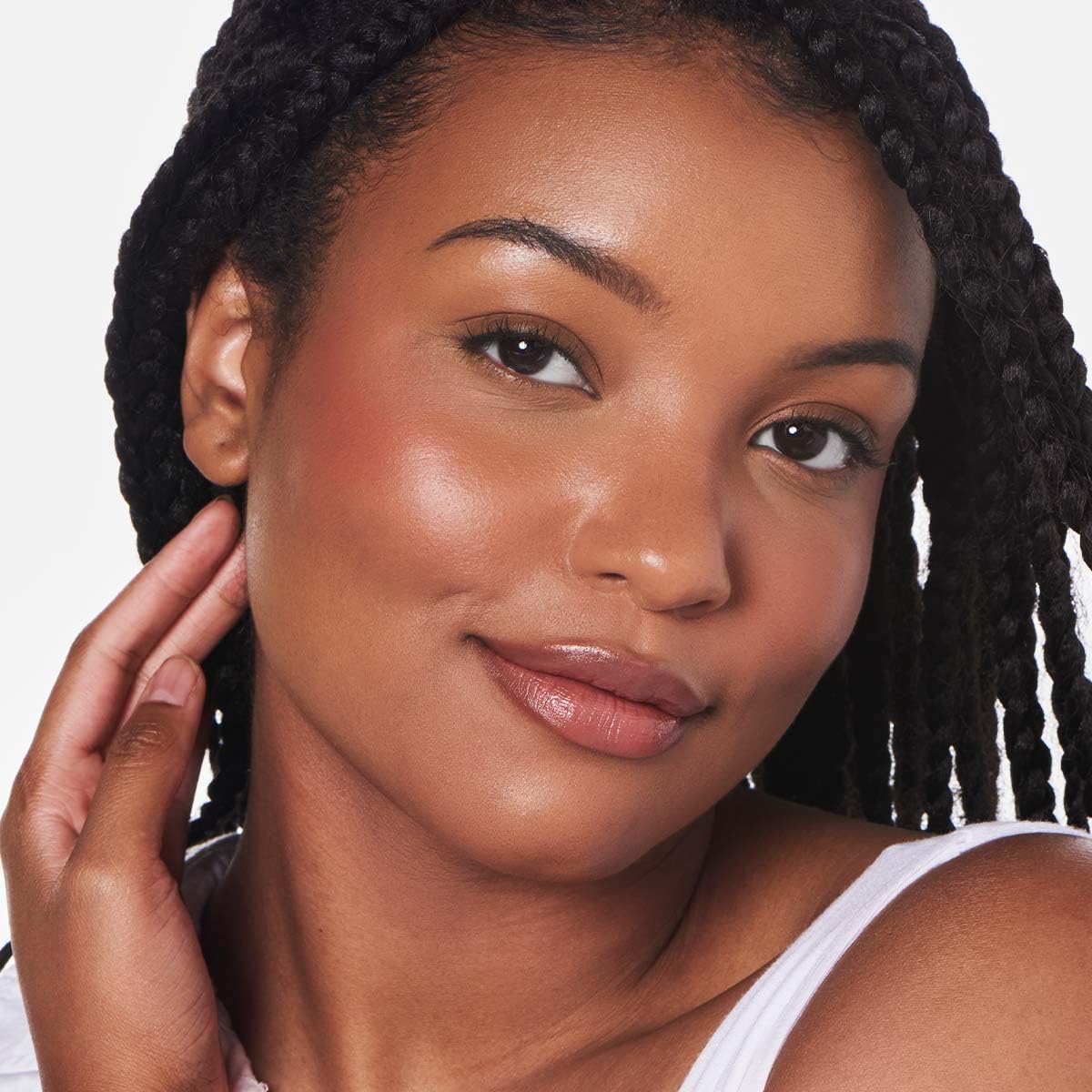 Ravie Beauty Endless Diffusion Baked Blush Paradise hand-application for easy color payoff