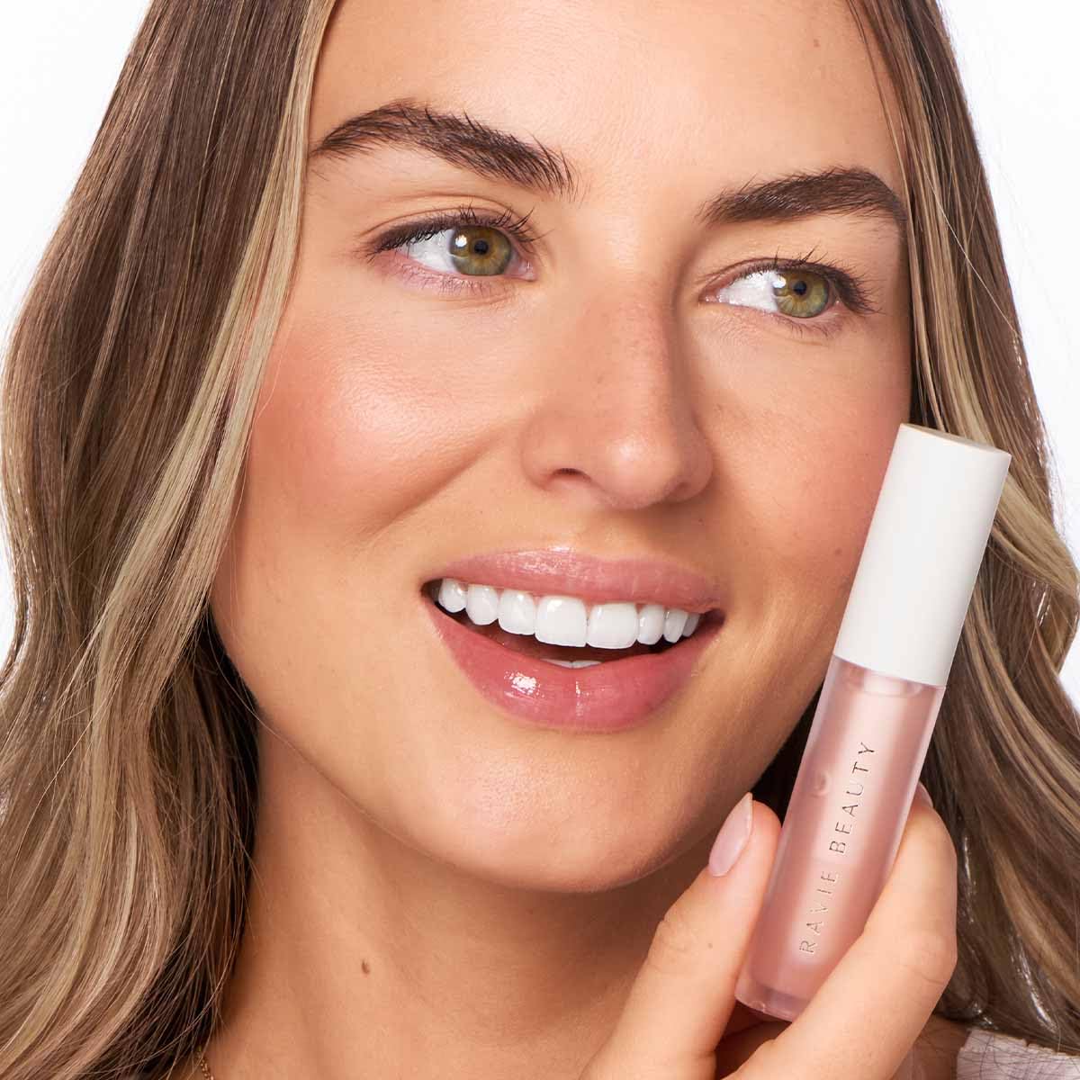 Ravie Beauty Lip Renewal doe-foot applicator delivers even coverage.