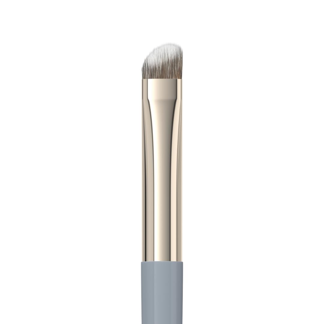 Ravie Beauty soft definition eyeliner brush angled tip for precise, soft lash-line definition
