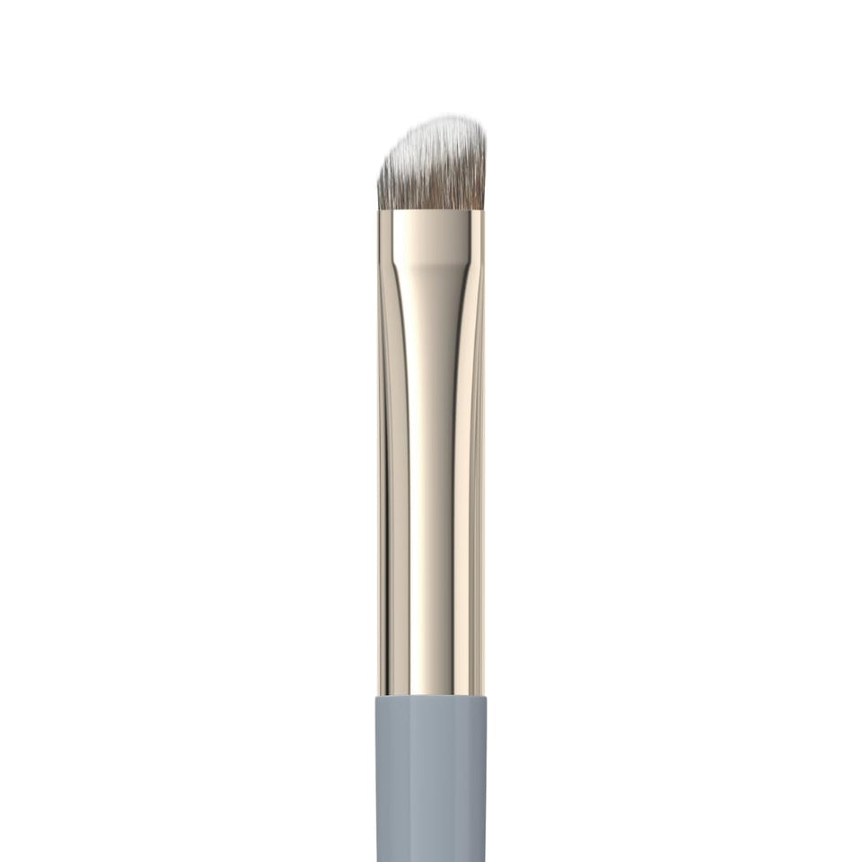 Ravie Beauty soft definition eyeliner brush angled tip for precise, soft lash-line definition
