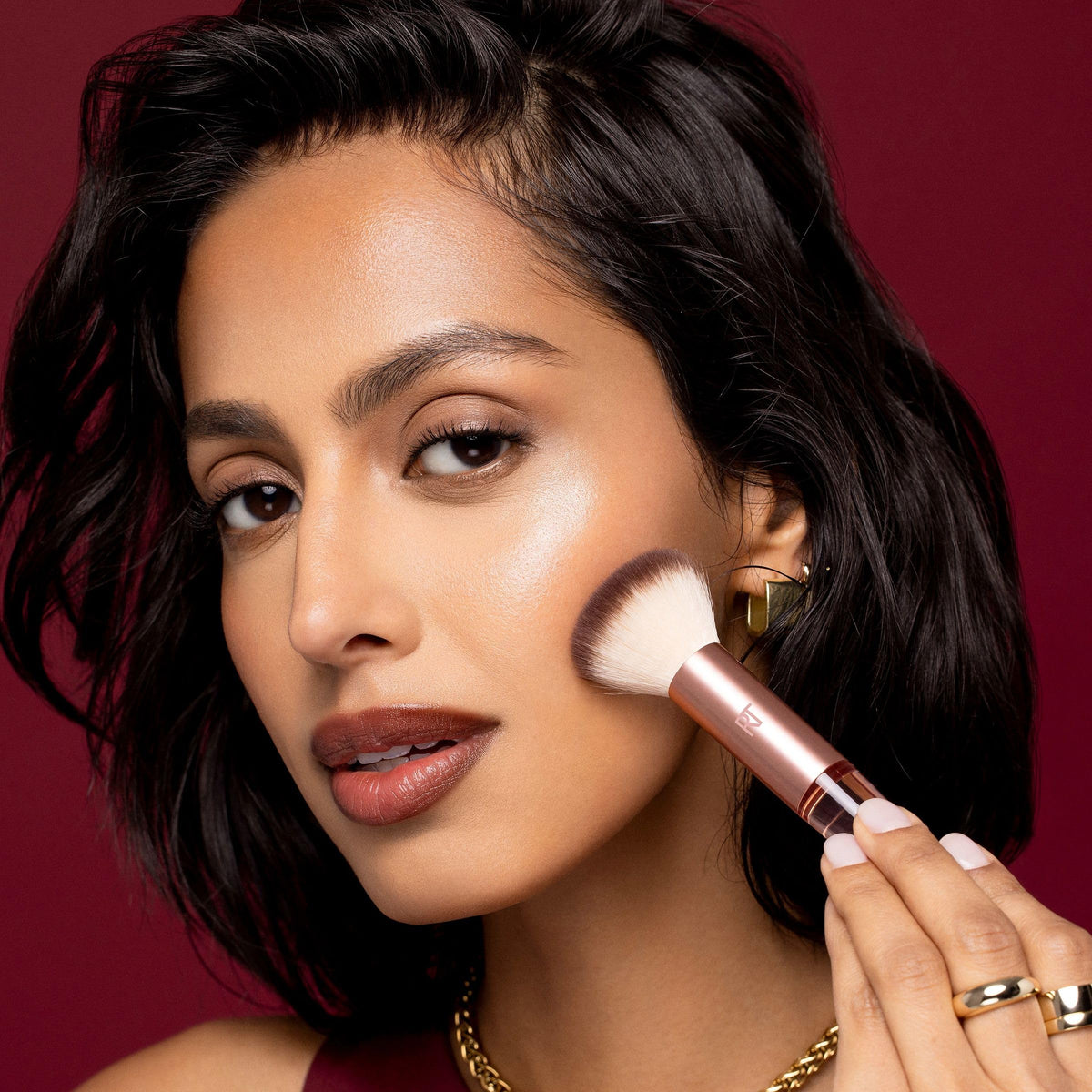 Real Techniques 109 Sheer Radiance Fan Brush for soft, radiant highlight.