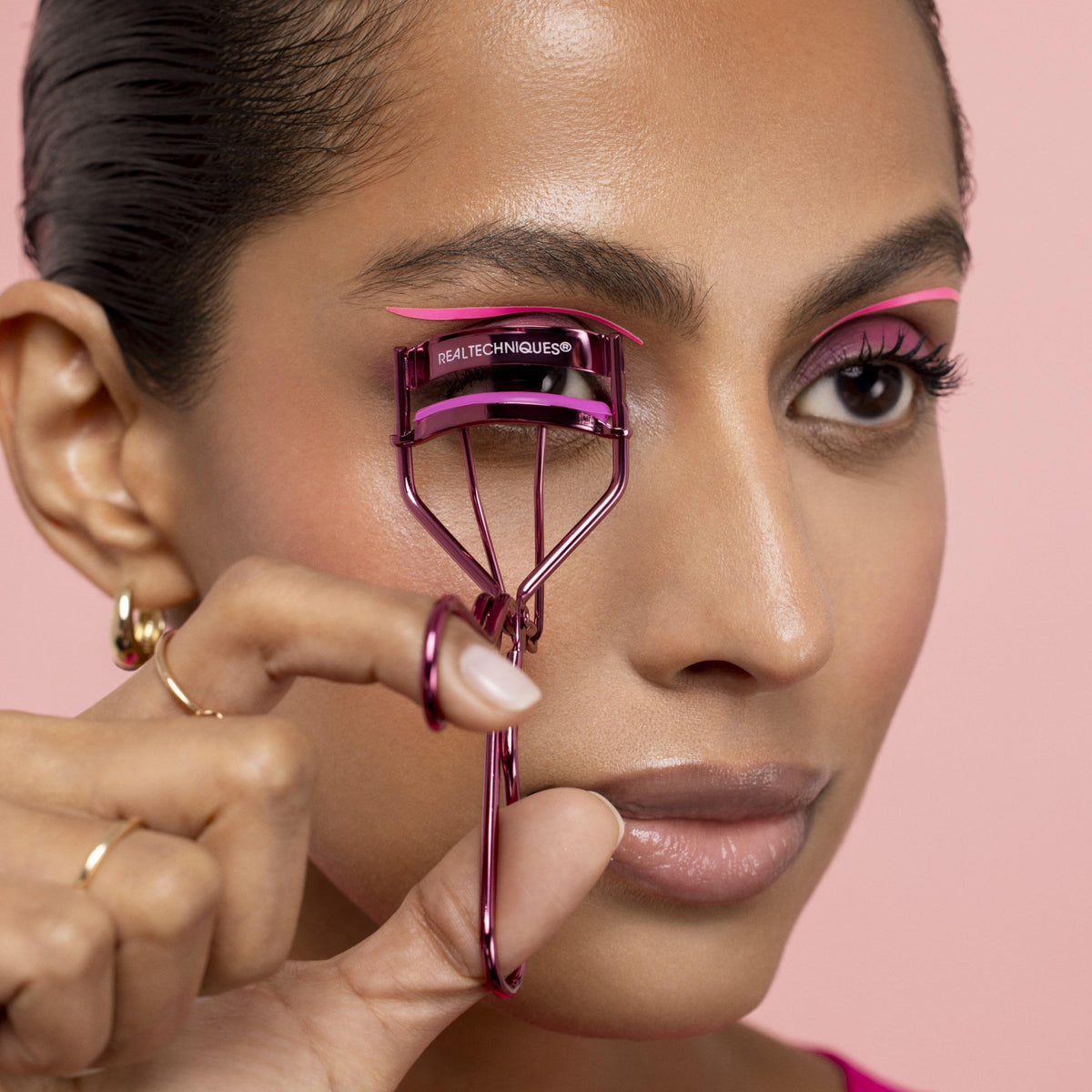 Real Techniques Double Time conceal-coverage brush for targeted concealing
