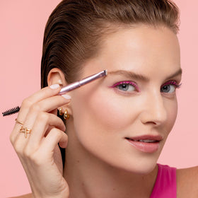 Real Techniques Double Time crease-eraser brush for smooth blending