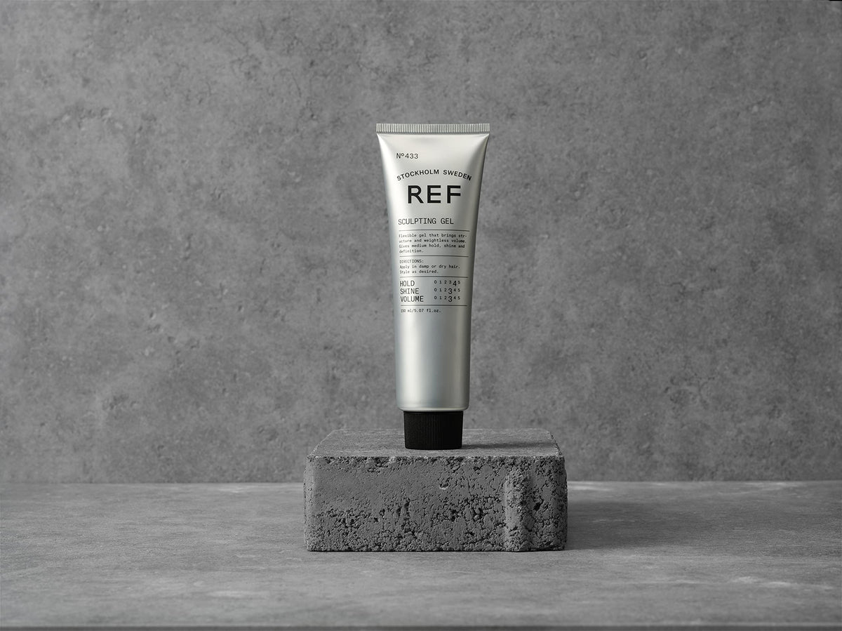 Reference of Sweden REF Sculpting Gel close-up bottle detail