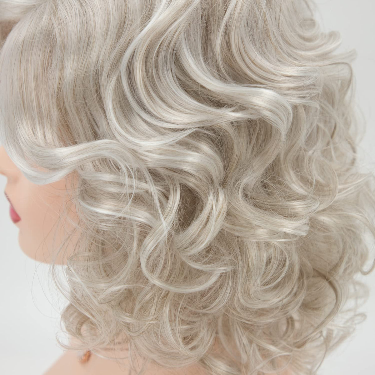 RENERSHOW soft matte finish wig that looks natural under lighting.