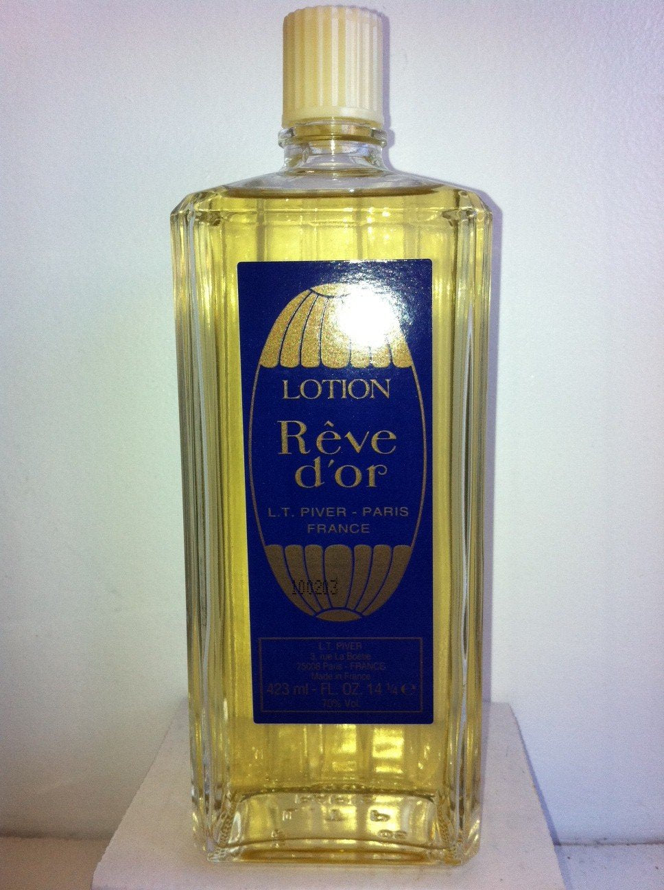 REVEMCN Reve D'or bottle pour, great for reapplication and scent layering throughout the day