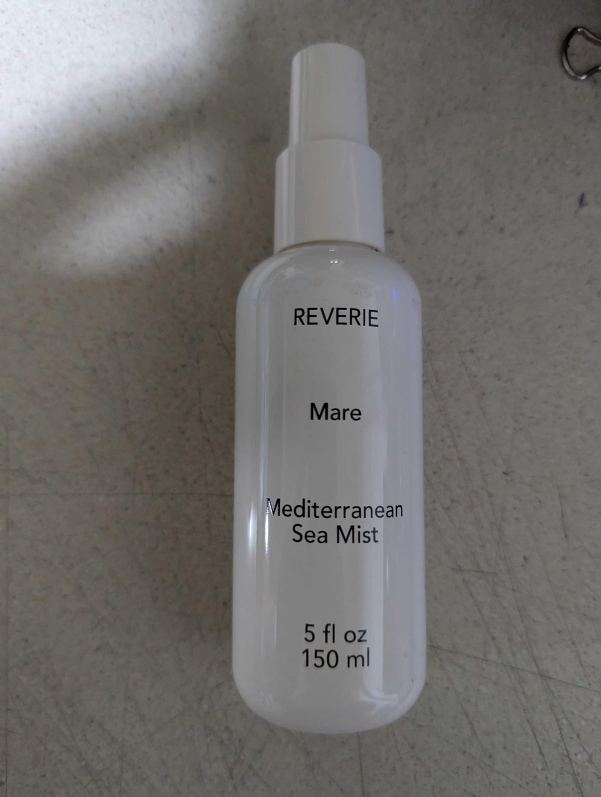 REVERIE Natural Mare Sea Mist algae-thickening close-up on strands