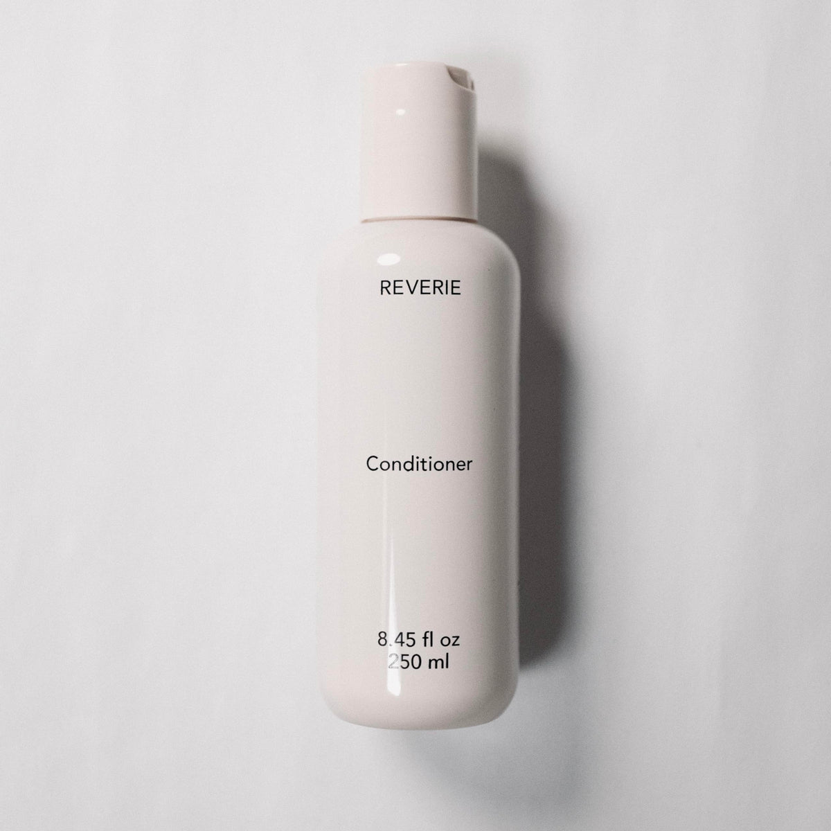 REVERIE Nourishing Conditioner babassu oil ingredient supports gentle hydration.