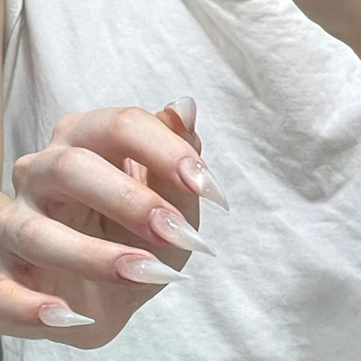 RIICFDD full-cover acrylic nails with glossy, durable finish.