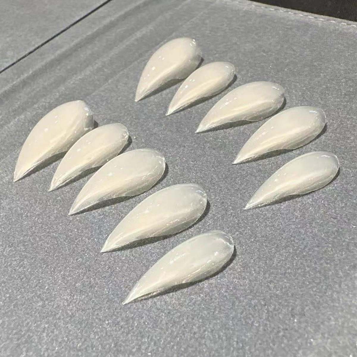RIICFDD handmade press-on nails with unique crafted shape.