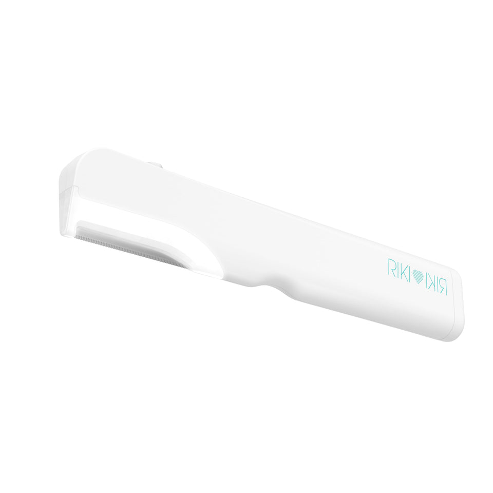 RIKI LOVES RIKI Ex Fuzz Off blade close-up for precise peach fuzz removal and exfoliation