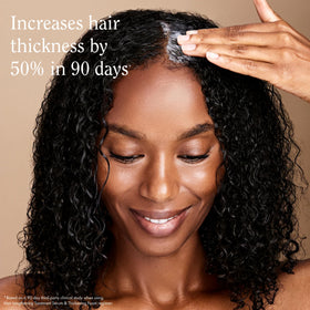 Rizos Curls Thickening Foam texture applying to hair for easy spread