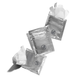 RMS Beauty wipes safe for the gentle eye area, suitable for reactive skin.