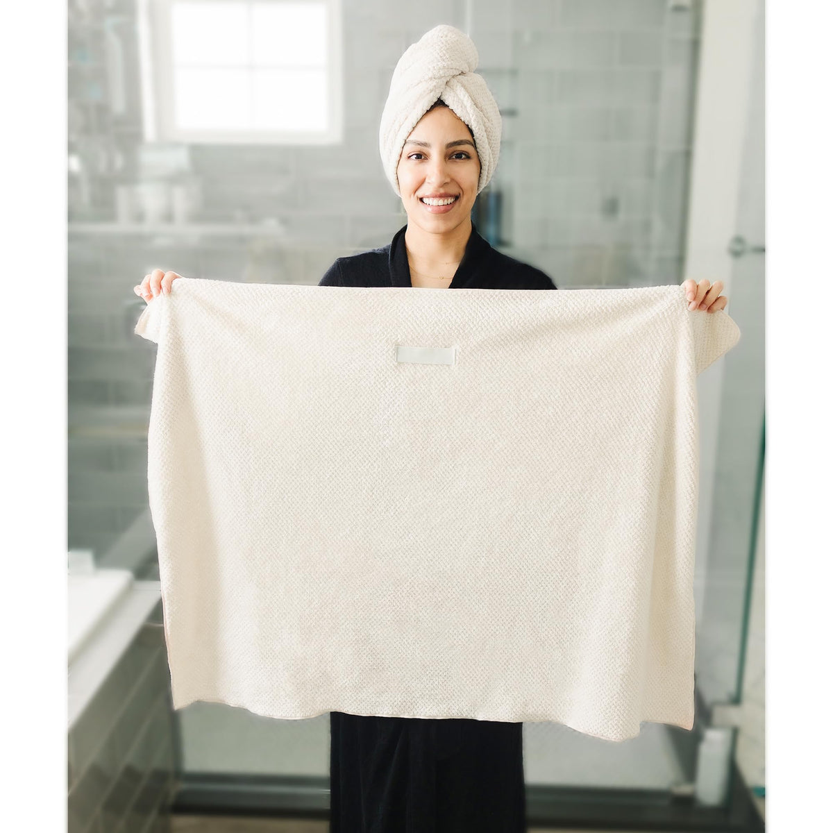 ROLSHOL anti-frizz towel wrap supports smoother damp hair