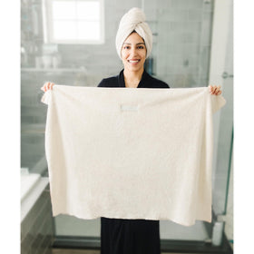 ROLSHOL anti-frizz towel wrap supports smoother damp hair