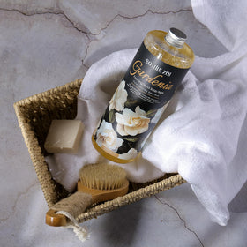 ROMIIE ZOI jojoba-oil nourished hands during everyday handwashing.