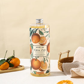 ROMIIE ZOI citrus zest fragrance closeup conveys bright, uplifting aroma with each wash.
