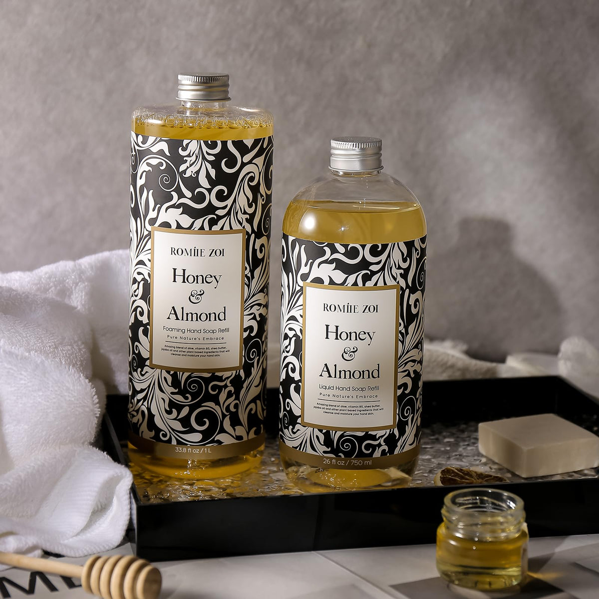 ROMIIE ZOI luxurious foam on hands highlighting non-toxic natural formula.