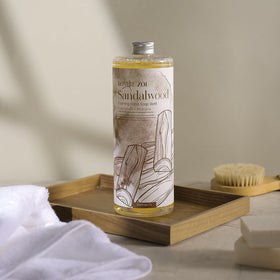 ROMIIE ZOI sandalwood lather highlights calm aroma with jojoba oil.