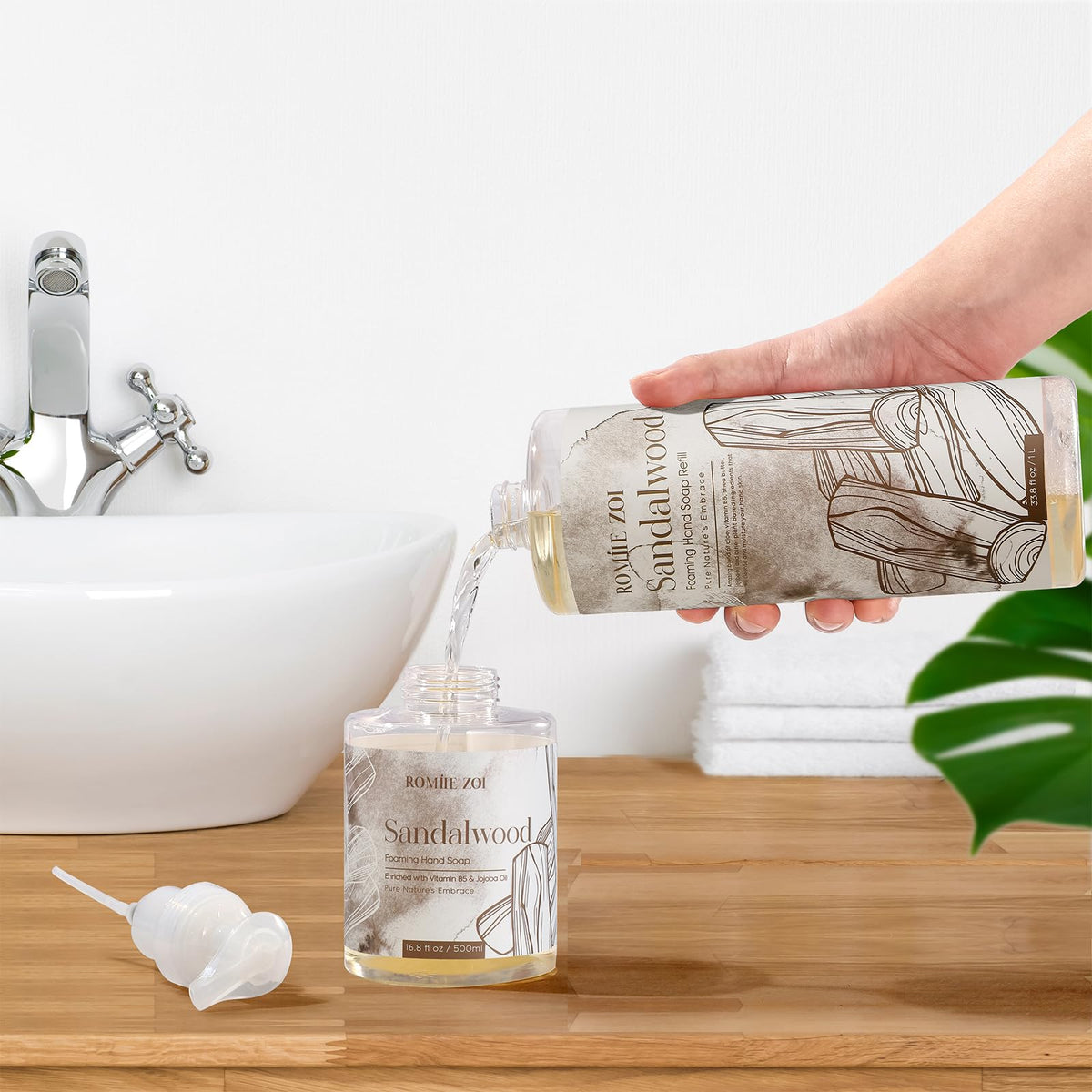 ROMIIE ZOI refill bottle emphasizes long-lasting 1 L capacity.