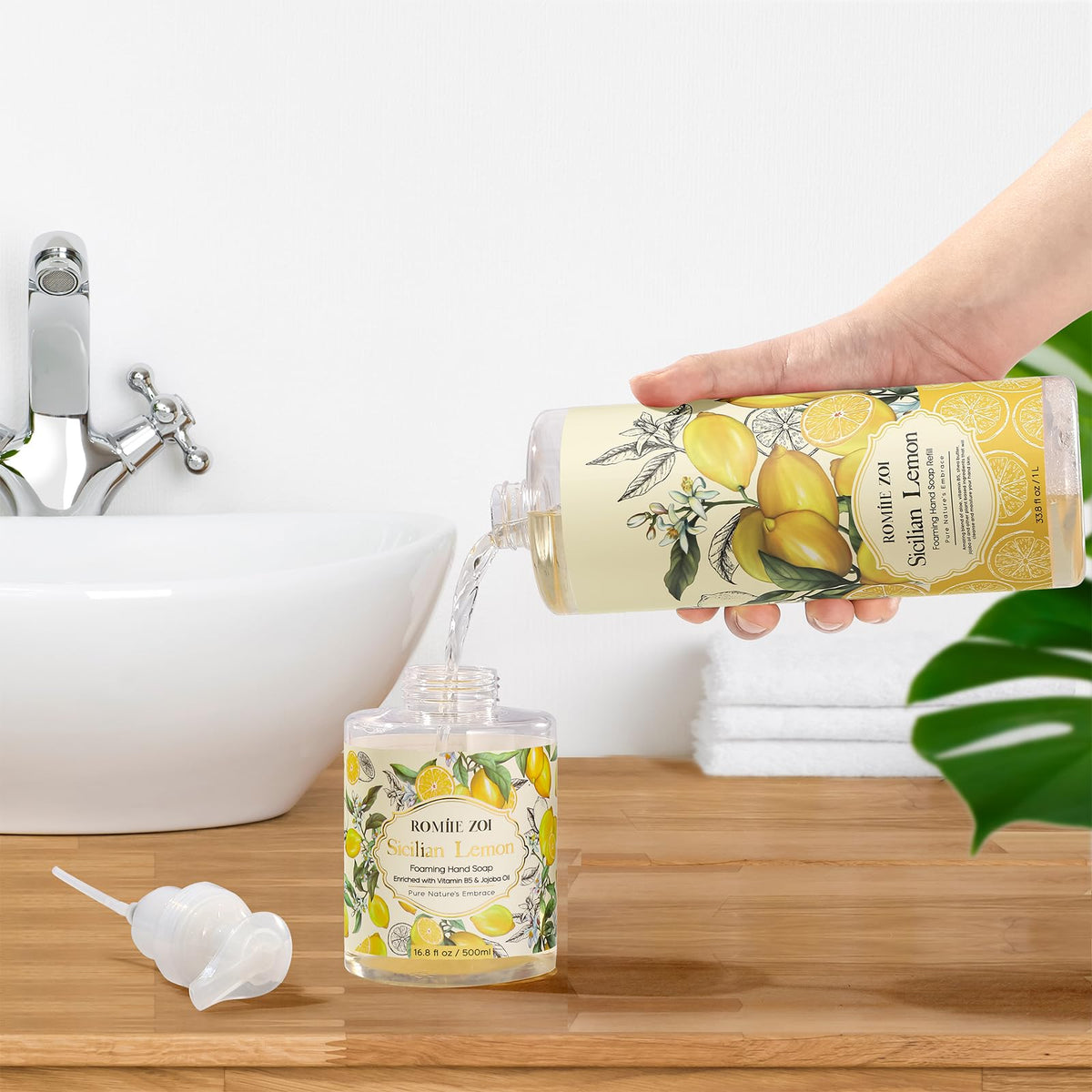 ROMIIE ZOI refill with jojoba oil and vitamin B5 for skin care