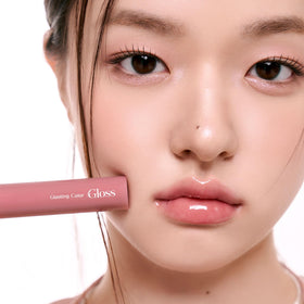 rom&nd Glasting Color Gloss Rose Finch glazed look on lips highlights a plumped, reflective shine.