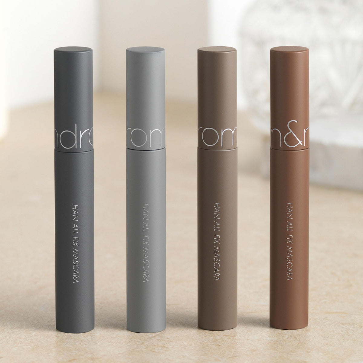 rom&nd HAN ALL FIX Mascara L03 wand application demonstrates clump-free length